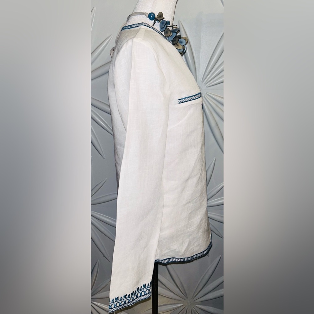 NWT Monoreno SZS white/blue embroidered V-neck pullover top w/faux breast pocket - Picture 4 of 10